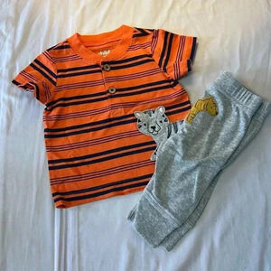 Child  of Mine/Carter's - 2 piece newborn baby outfit. Size 0-3 months